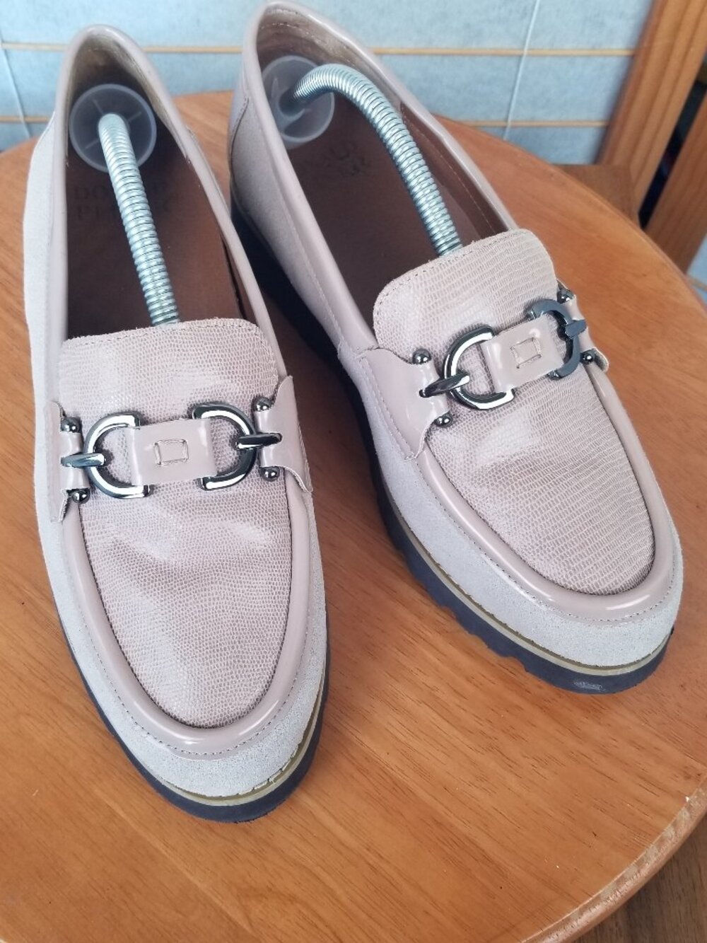 Donald Pliner Lug Sole Loafer Tan Suede Metal Bit Hardware Cleo Women's Size 7.5